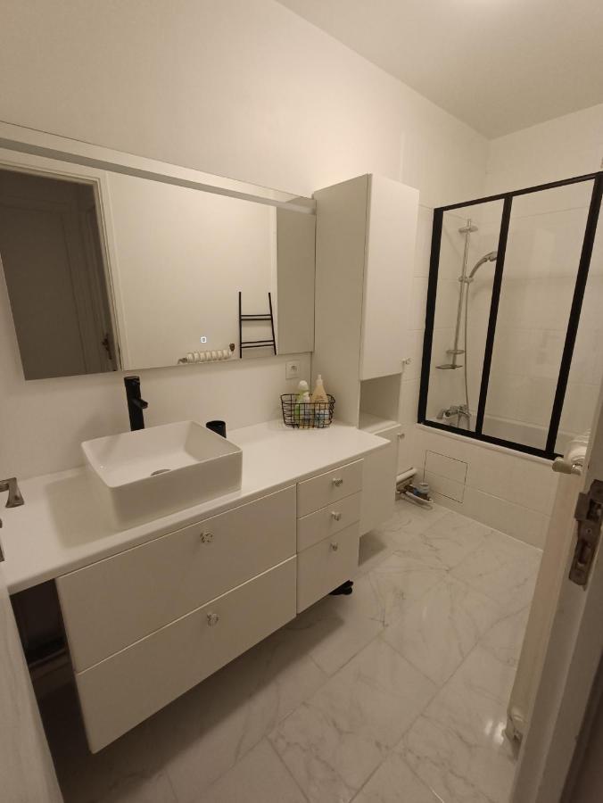 Chelles Centre Ville 2 Chambres Pres Des Bords De Marne 10 Minutes A Pieds De La Gare De Chelles-Gournay 5 Minutes De La Gare De Vaires-Sur-Marne 20 Minutes De Disneyland Jusqu'A 5 Couchages Possibles Bagian luar foto